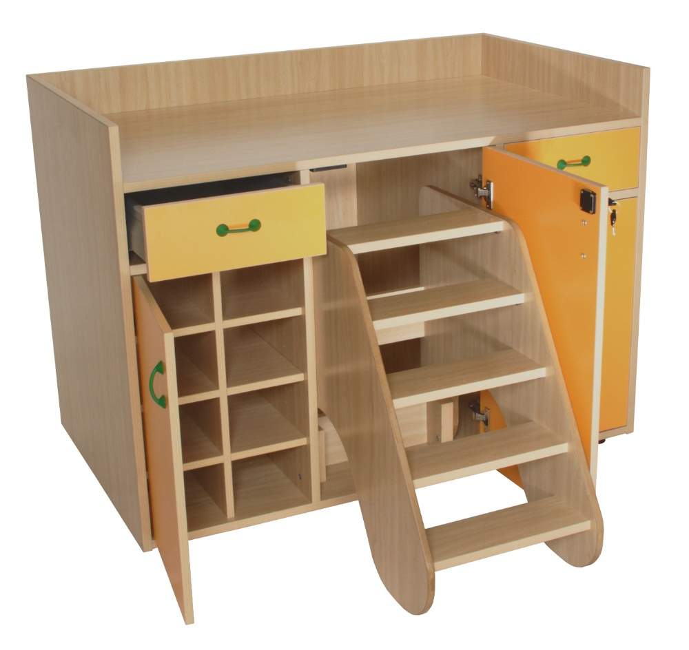 Mueble cambiador con escalera y cojín