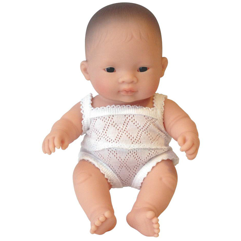 Niño asiático con ropa interior 21 cm.