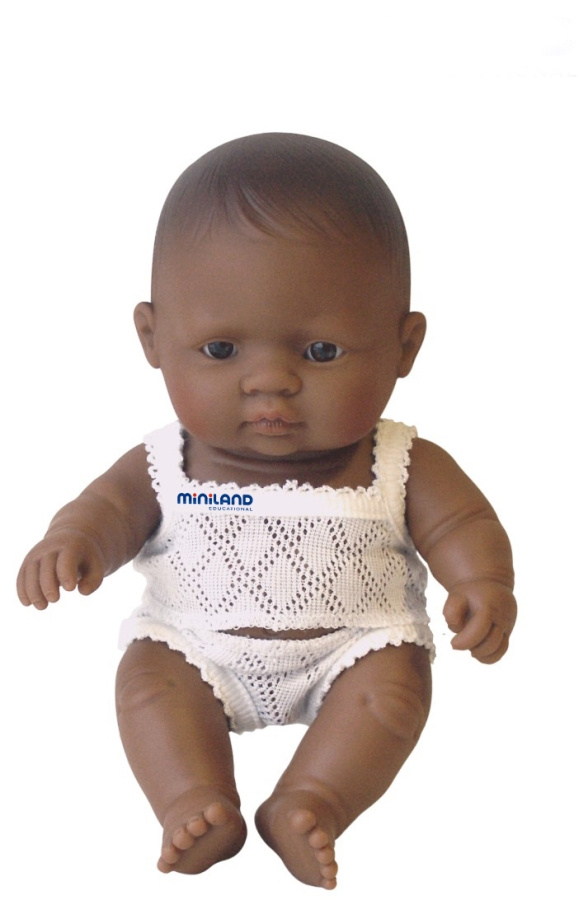 Niño latinoamericano con ropa interior 21 cm.